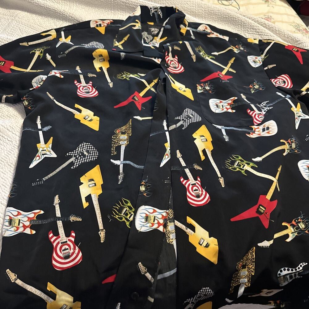 DRAGONFLY X HARD ROCK CAFE SAN DIEGO‎ Men Large ROCK ELECTRIC GUITAR AOP Shirt